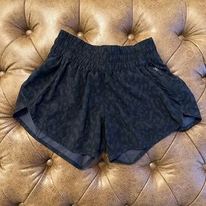 Lululemon Tracker Short Size 6